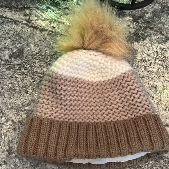 NEW Columbia Women’s Hat - Picture 3 of 3